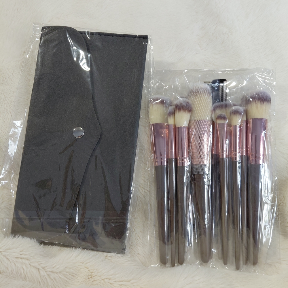 Professional 8-Piece Makeup Brush Set with Travel Case - Black and Rose Gold